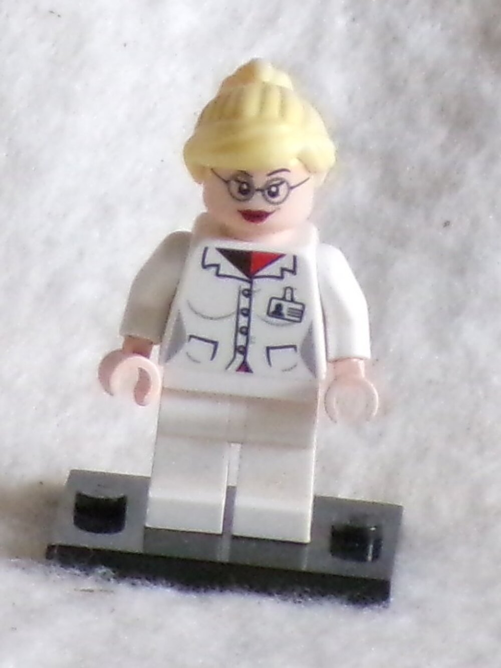 Lego Blonde Doctor Minifigure Long Lab Coat Over Azure Shirt Helicopter Rescue - Picture 1 of 2